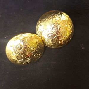 Vintage etched floral clip on goldtone earrings